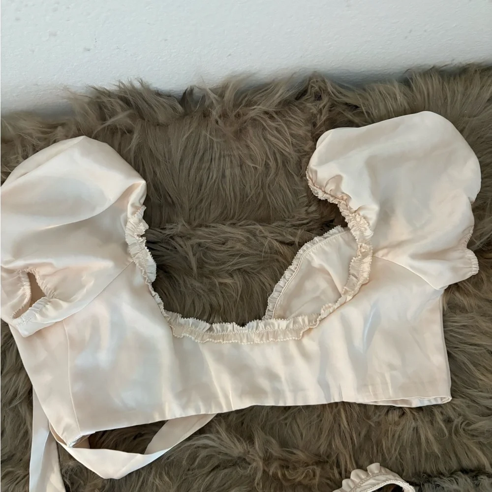 Elegant Cream Ruffle Intimate Set - Picture 7 of 11
